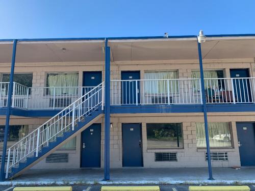 Фотография гостиницы OYO Hotel Petersburg VA I-95 & E Washington St