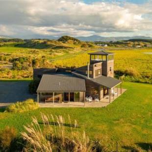 Фотографии гостевого дома 
            Idyllic ocean front beach house - Waikawa Beach