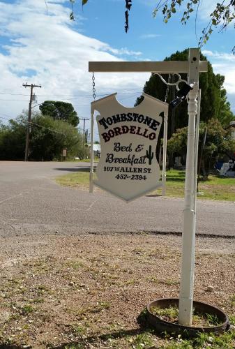 Фотография мини отеля Tombstone Bordello Bed & Breakfast