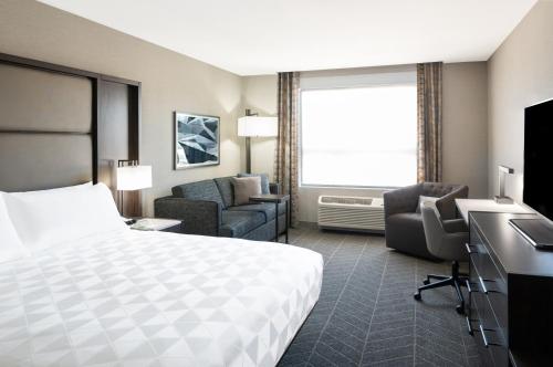 Фотография гостиницы Holiday Inn Boston Logan Airport - Chelsea, an IHG Hotel