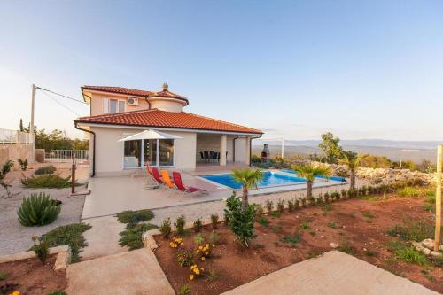 Фотография гостевого дома Family friendly house with a swimming pool Vrh, Krk - 17081