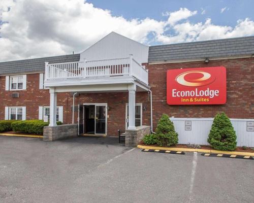 Фотография гостиницы Econo Lodge Inn & Suites Windsor