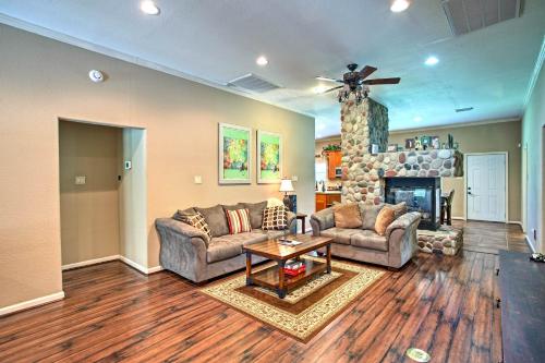 Фотография гостевого дома Modern Marshall Home Close to Lakes and Casinos