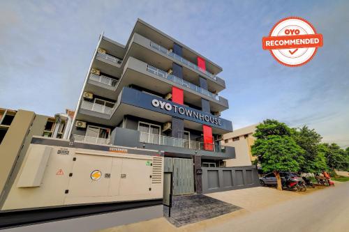 Фотографии гостиницы 
            Vaccinated Staff- OYO Townhouse 166, Sector 38, Gurgaon