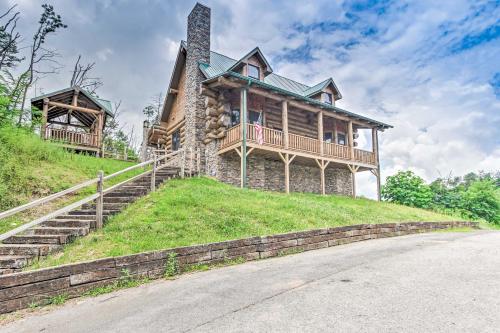 Фотографии гостевого дома 
            Log Cabin with Hot Tub and Games, 5 Mi to Pigeon Forge