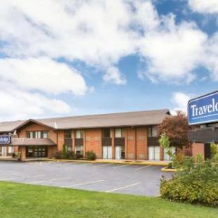 Фотографии гостиницы 
            Travelodge by Wyndham Owen Sound ON