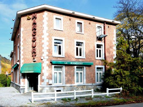 Фотография гостевого дома Comfortable group accommodation with modern private bathrooms and huge garden