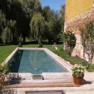 Фотографии гостевого дома 
            Villa de 5 chambres avec piscine privee jacuzzy et jardin amenage a Saint Paul de Varax