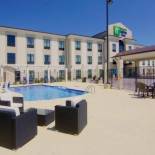 Фотография гостиницы Holiday Inn Express Hotels & Suites Cuero, an IHG Hotel