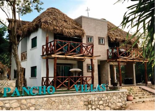 Фотографии гостиницы 
            Hotel Pancho Villas Bacalar