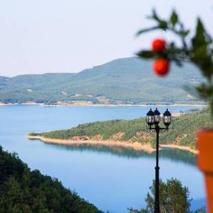 Фотографии гостевого дома 
            Χρυσοπελεια - Chrisopeleia Lake View