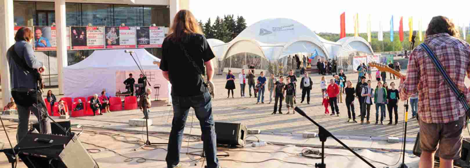 Фотография летней террасы Открытая сцена