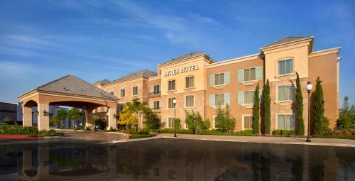 Фотография гостиницы Ayres Hotel Chino Hills