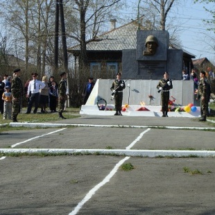 Фотография памятника Памятник Новолялинцам, погибшим в годы Великой Отечественной войны