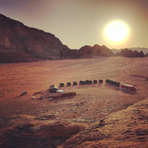 Фотографии кемпинга 
            Wadi Rum Sky Tours & Camp