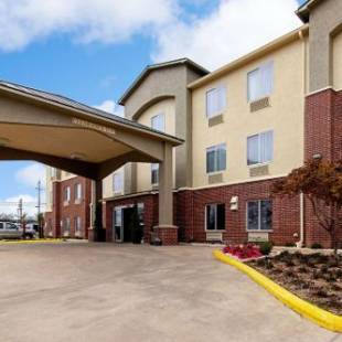 Фотографии гостиницы 
            Comfort Inn and Suites Fredericksburg