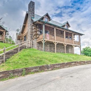 Фотография гостевого дома Log Cabin with Hot Tub and Games, 5 Mi to Pigeon Forge