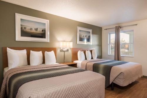 Фотография мотеля HomeTowne Studios by Red Roof Lake Charles - Sulphur