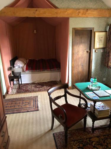 Фотография мини отеля The Lady Maxwell Room at Buittle Castle