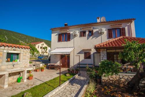 Фотография гостевого дома Rooms with a parking space Cres - 2512