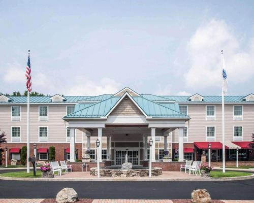 Фотография гостиницы Comfort Inn & Suites Sturbridge-Brimfield