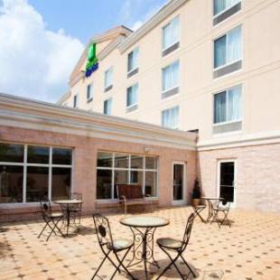 Фотографии гостиницы 
            Holiday Inn Express Hotel & Suites - Concord, an IHG Hotel