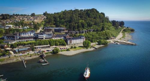 Фотографии гостиницы 
            Hotel Cabaña Del Lago Puerto Varas