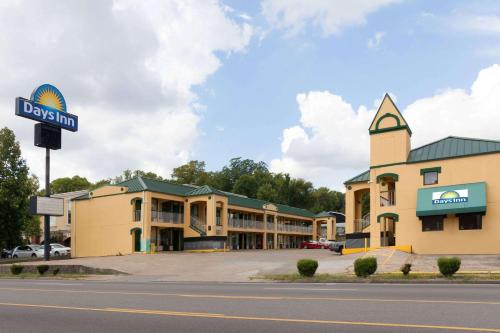 Фотографии гостиницы 
            Days Inn by Wyndham Nashville Saint Thomas West Hospital