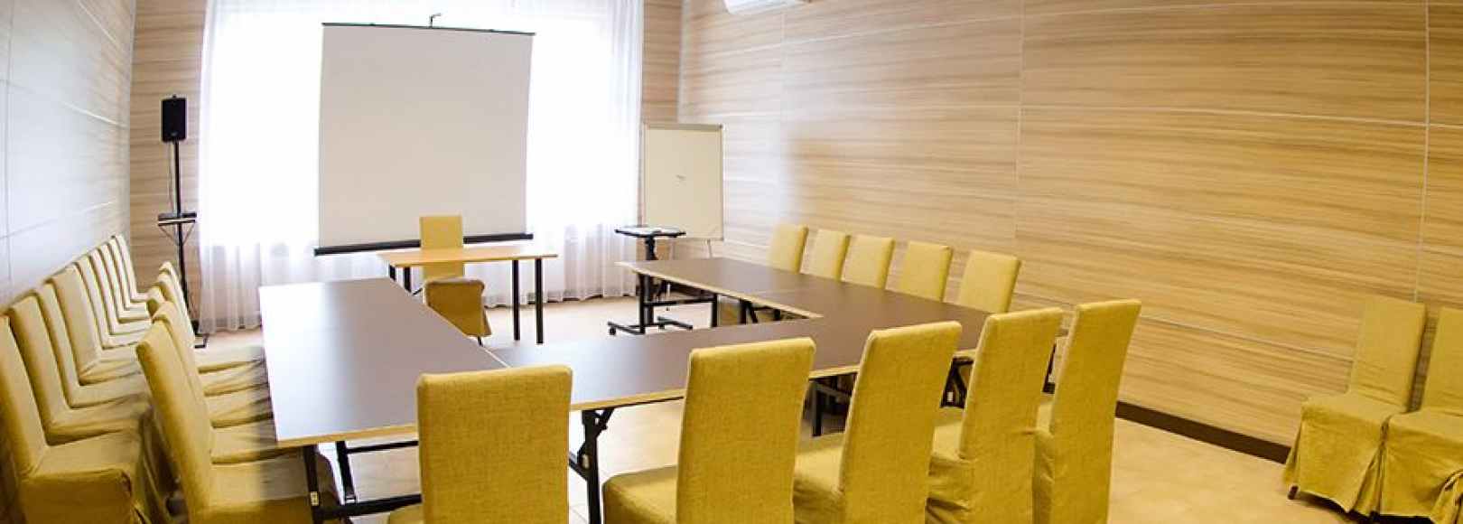 Фотография комнаты для переговоров Яхонты №22