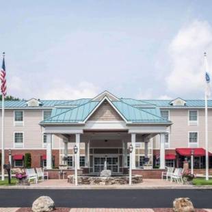 Фотографии гостиницы 
            Comfort Inn & Suites Sturbridge-Brimfield