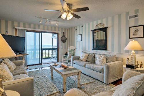 Фотографии гостевого дома 
            N Topsail Beach Oceanfront Condo with Pool!