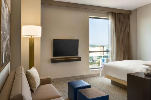 Фотография гостиницы Embassy Suites By Hilton Syracuse Destiny USA