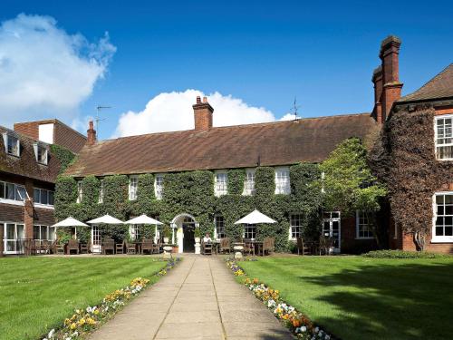 Фотография гостиницы Bush Hotel Farnham