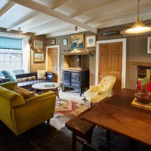 Фотографии гостевого дома 
            Host & Stay - Cowbar View Cottage
