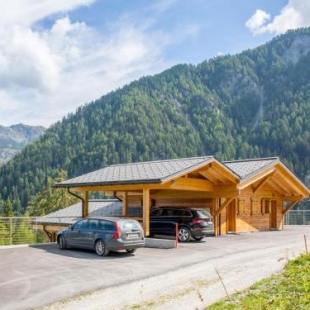 Фотография гостевого дома Grand Chalet with Jacuzzi on Slopes in Riddes