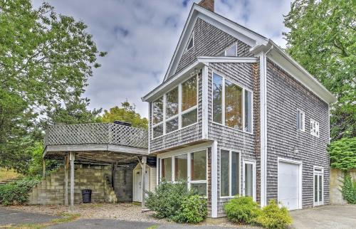 Фотографии гостевого дома 
            Charming Hyannis Home with Deck, 0 2 Mi to the Beach