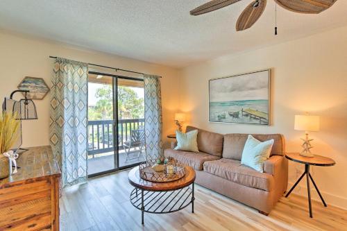 Фотографии гостевого дома 
            Resort Condo with Patio - Walk to Folly Field Beach!