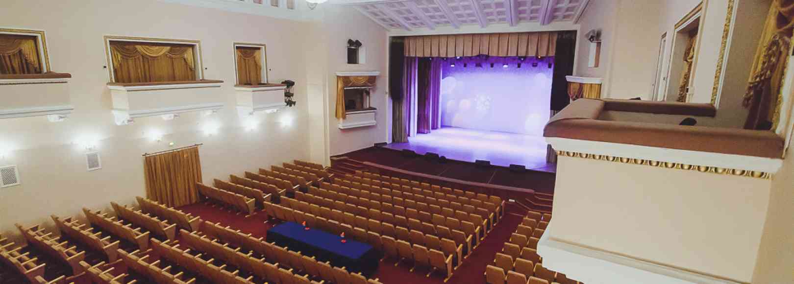 Фотография концертного зала Большой зал Дома офицеров Забайкальского края