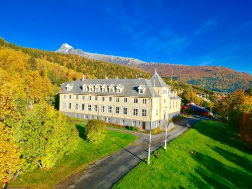 Фотографии гостевого дома 
            Solhov, Castle of the Lyngen Alps