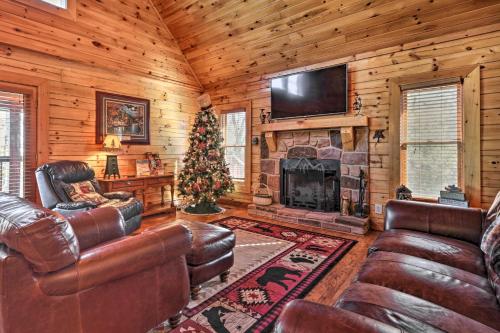 Фотографии гостевого дома 
            Douglas Lake Cabin with Boat Ramp and Water Access!