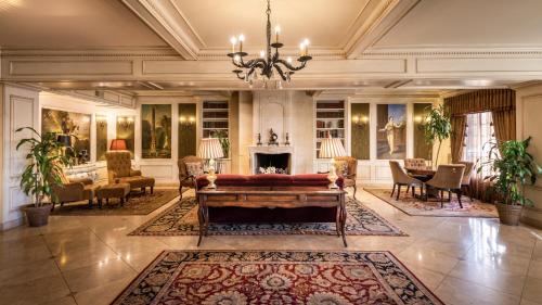 Фотография гостиницы Ayres Hotel Seal Beach