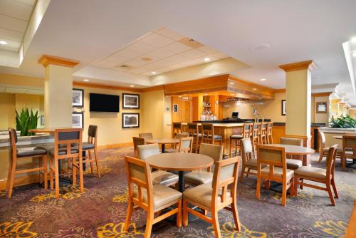 Фотография гостиницы Embassy Suites Greensboro Airport