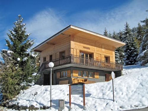 Фотографии гостевого дома 
            Traditional Chalet in Peisey-Nancroix, 150 m from Ski Lift