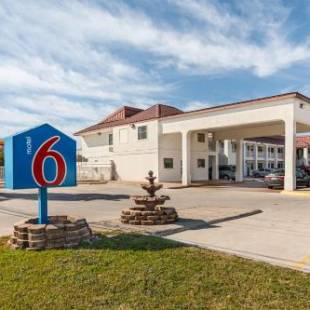 Фотографии гостиницы 
            Motel 6-San Marcos, TX - North