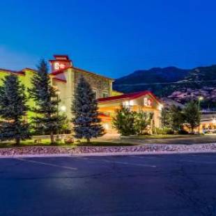 Фотографии гостиницы 
            Best Western Plus Canyon Pines