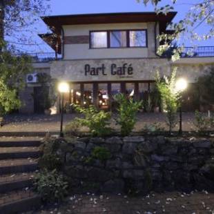 Фотографии гостевого дома 
            Part Cafe Panzió