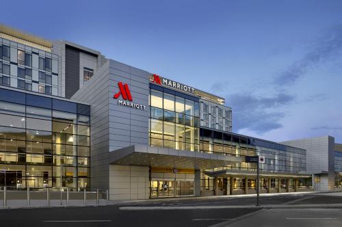 Фотография гостиницы Calgary Airport Marriott In-Terminal Hotel