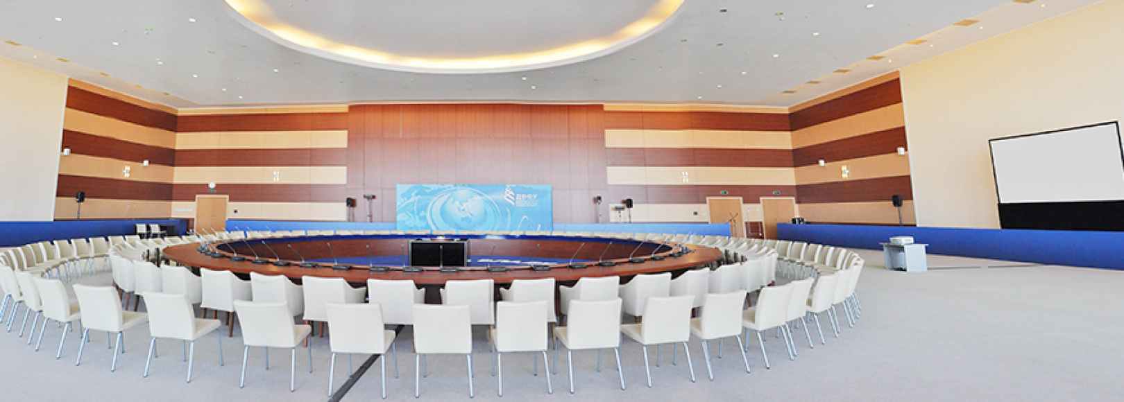 Фотография конференц-зала Зал Морской Конгрессно–выставочного центра ДВФУ