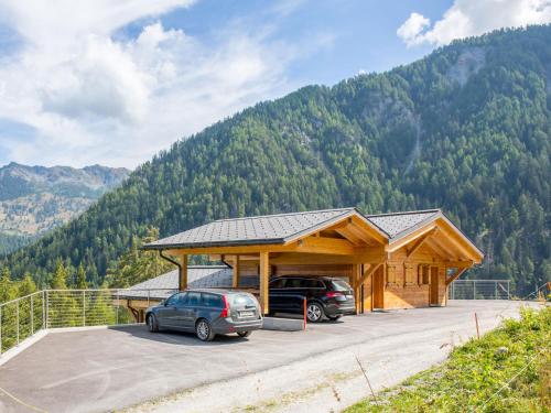 Фотографии гостевого дома 
            Grand Chalet with Jacuzzi on Slopes in Riddes