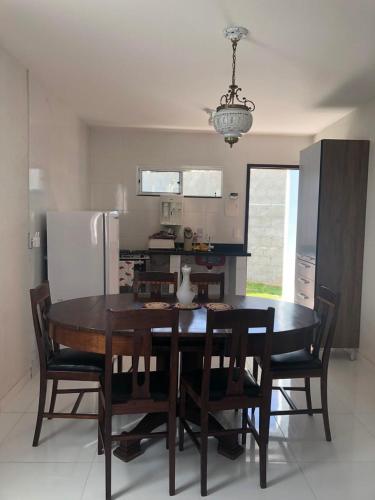 Фотография гостевого дома CASA NA RUA DO PIRUÍ EM AREMBEPE com ar